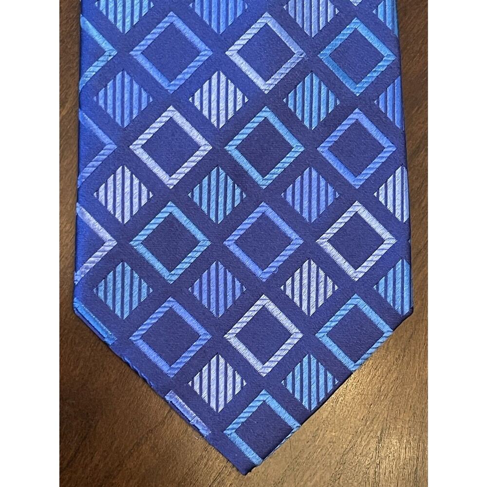Bcbg Attitude Blue Hand Made 100% Imported Silk Men’s Neck Tie Made In China